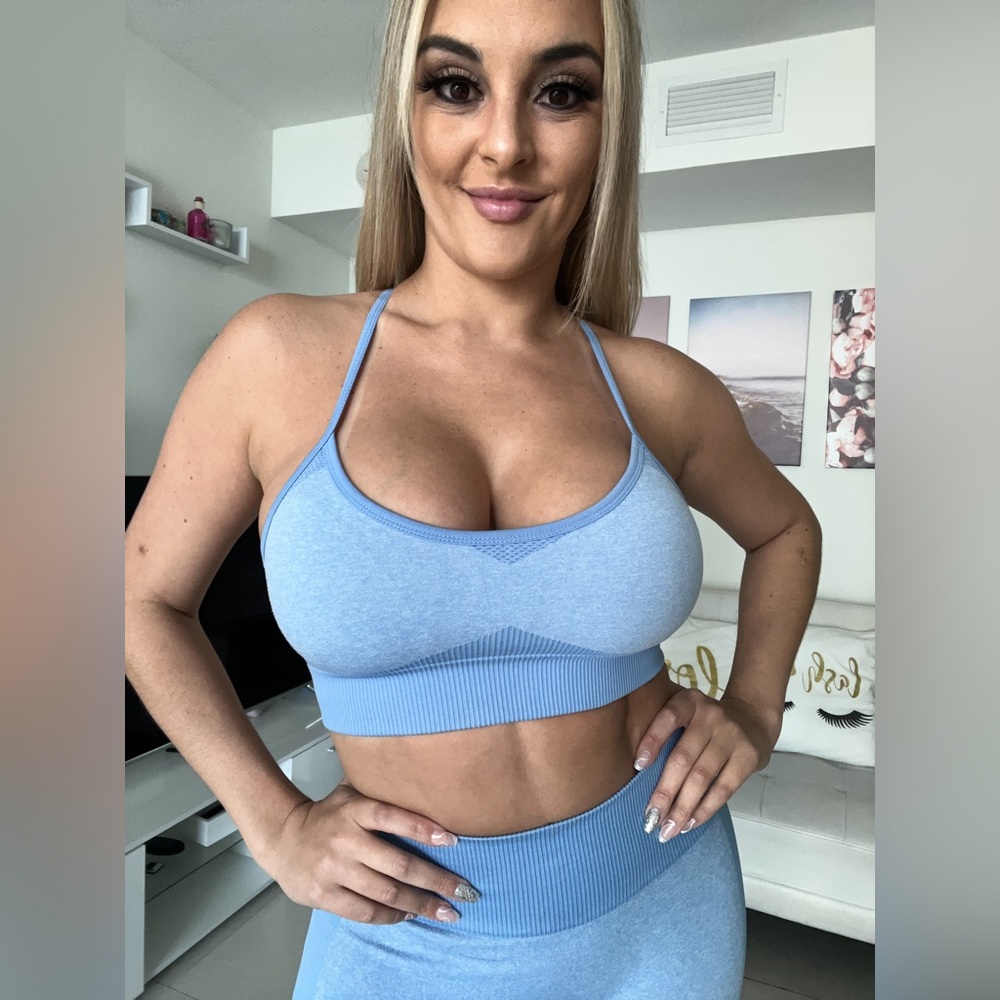 Pretty little thing blue workout top and leggings set - Picture 7 of 10